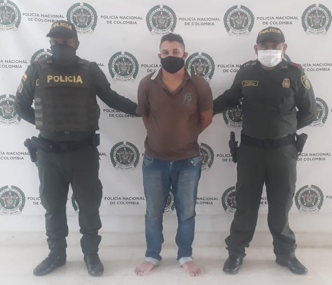 Dos capturados por hurto en el barrio Manantial de Riohacha: fueron sorprendidos cuando robaban un aire acondicionado