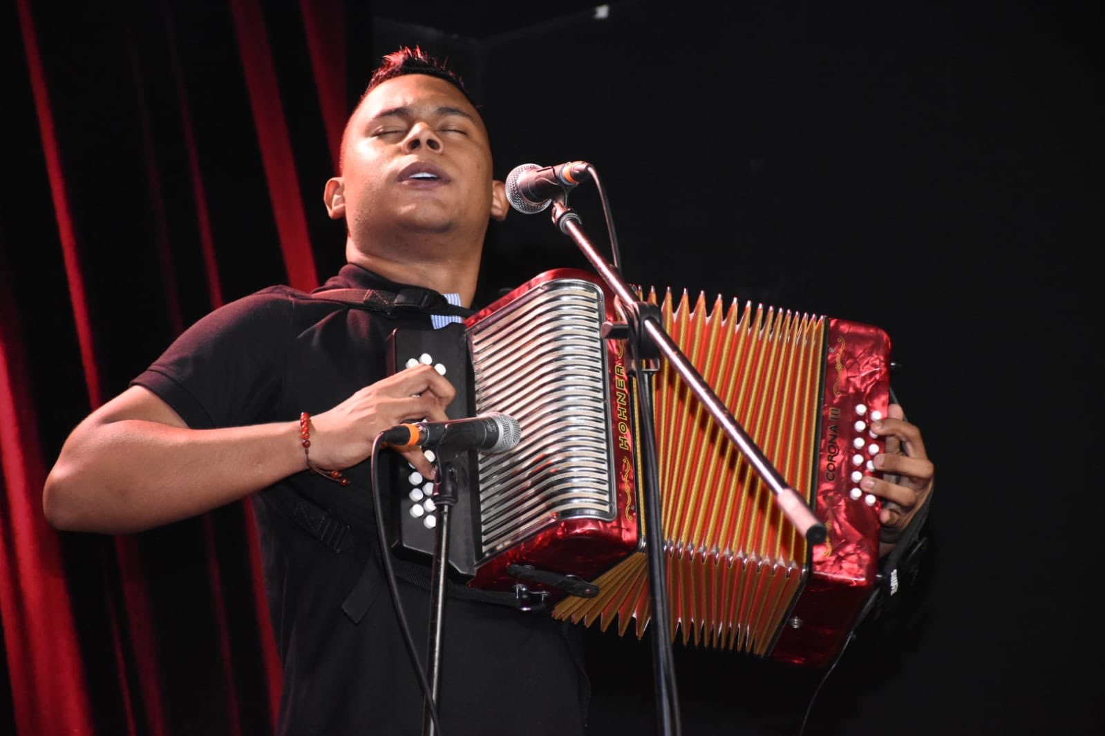Con 234 participantes de 15 departamentos del país, arrancó el Festival Vallenato