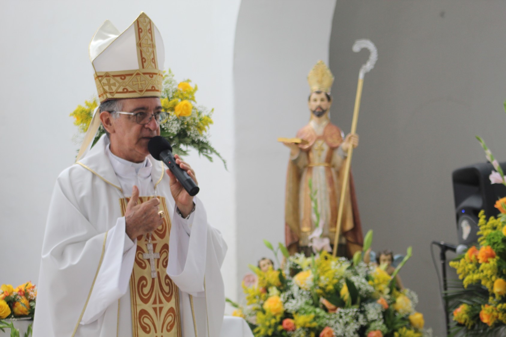 Desde sus casas, villanueveros vivieron eucaristía en honor a su patrono Santo Tomás