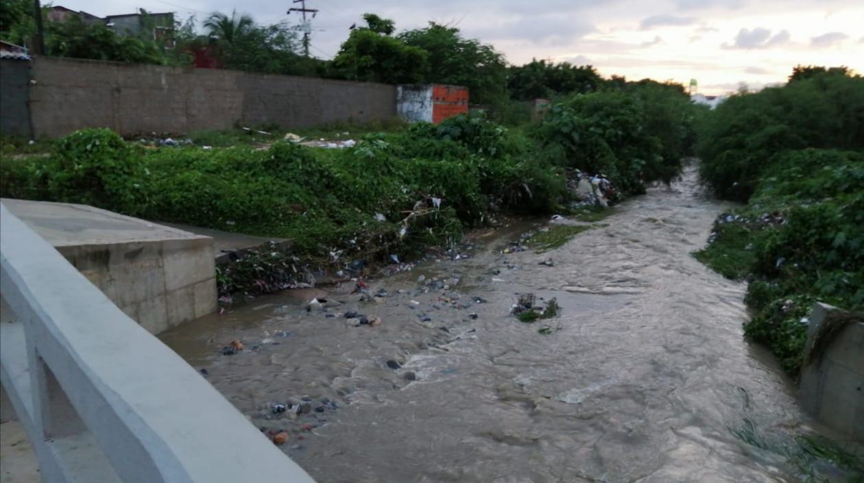 Muere hombre al ser arrastrado por el arroyo de Las Mercedes en Barranquilla