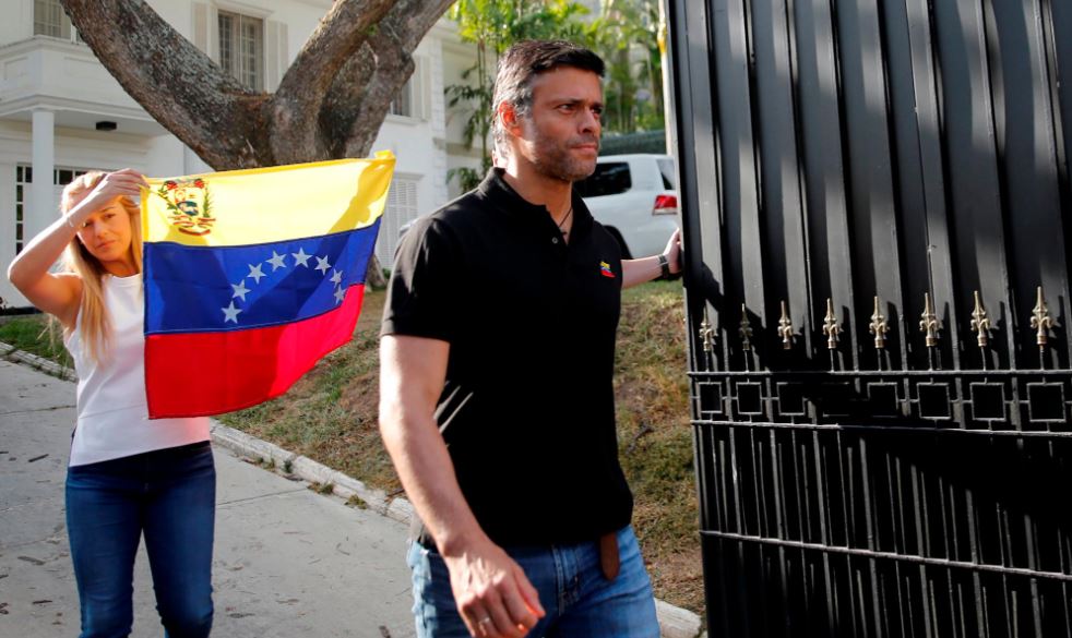 Leopoldo López salió de Venezuela por una «ruta clandestina» hacia Colombia