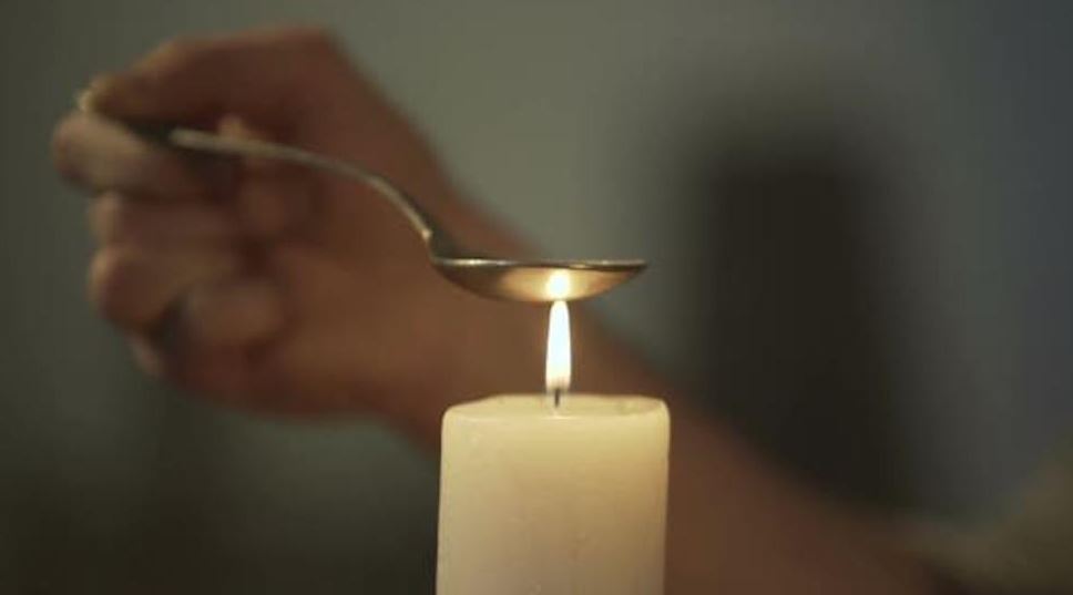 A la cárcel mujer que le habría quemado la cara a su hija con una cuchara caliente