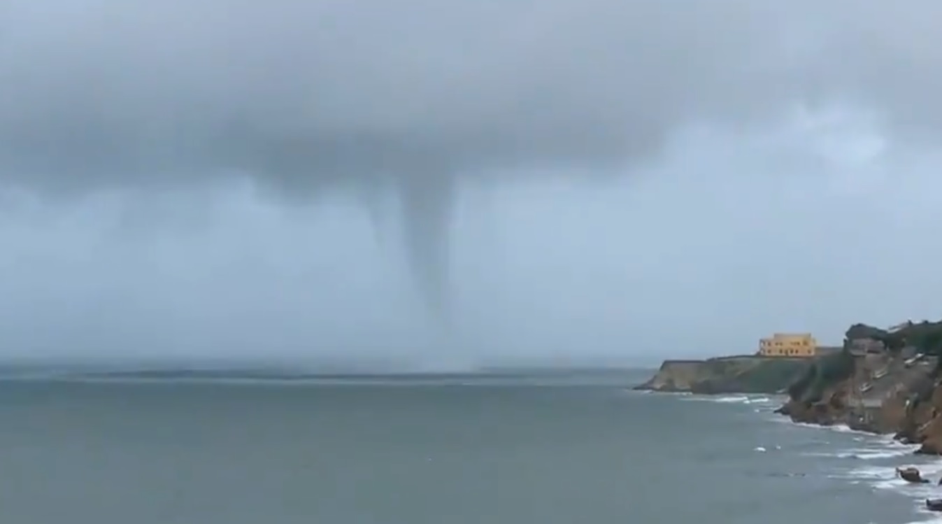 (Video) Tromba marina sorprende a bañistas en Puerto Colombia, Atlántico