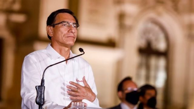 Expresidente Martín Vizcarra no podrá salir de Perú por 18 meses