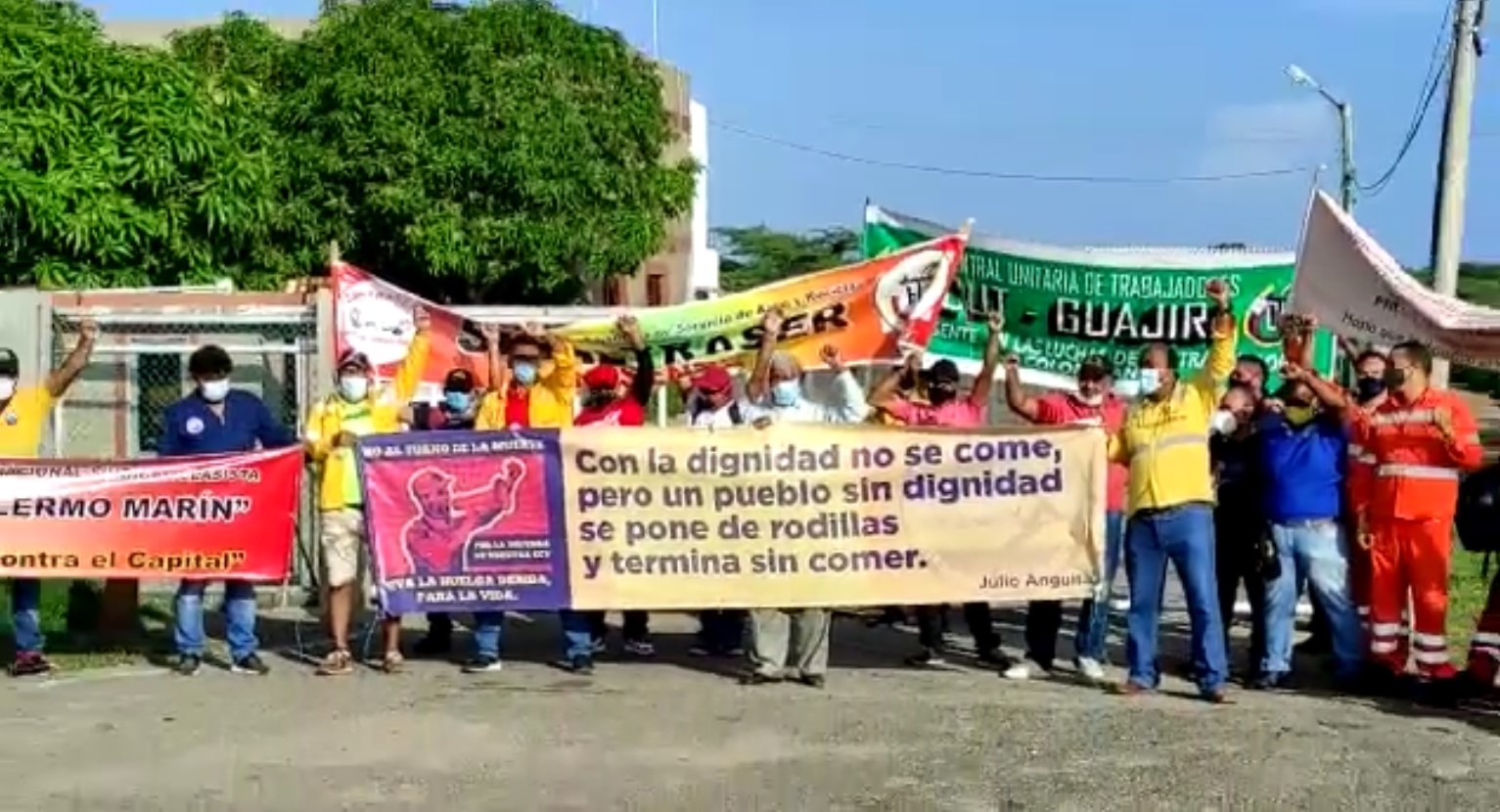 Sindicato protesta a las afueras de la oficina de la Concesión Santa Marta-Paraguachón, en Riohacha
