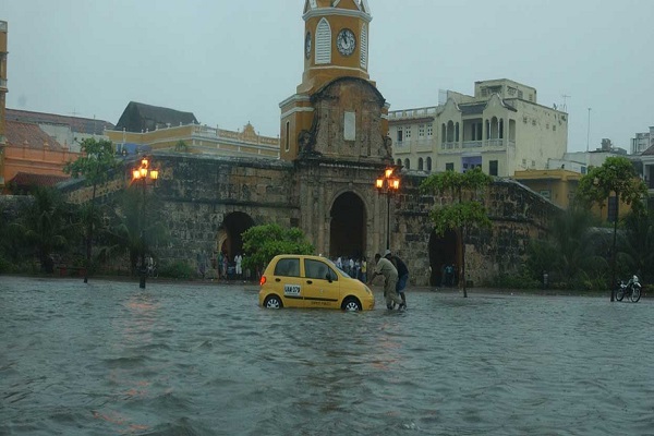 Por onda tropical, extreman medidas en zonas con riesgo de deslizamiento e inundaciones en Cartagena