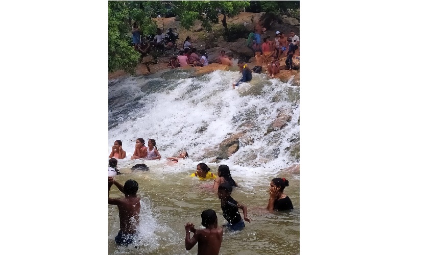 Habitantes denuncian aglomeraciones en el Salto de Guayacanal, Barrancas