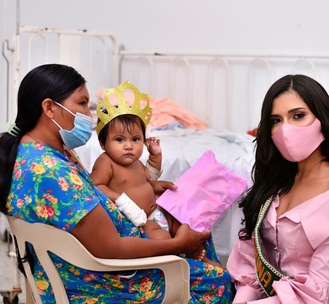 Reina Mundial del Banano, Ellen Pimienta visitó pabellón de pediatría y maternidad del Hospital Nuestra Señora de los Remedios