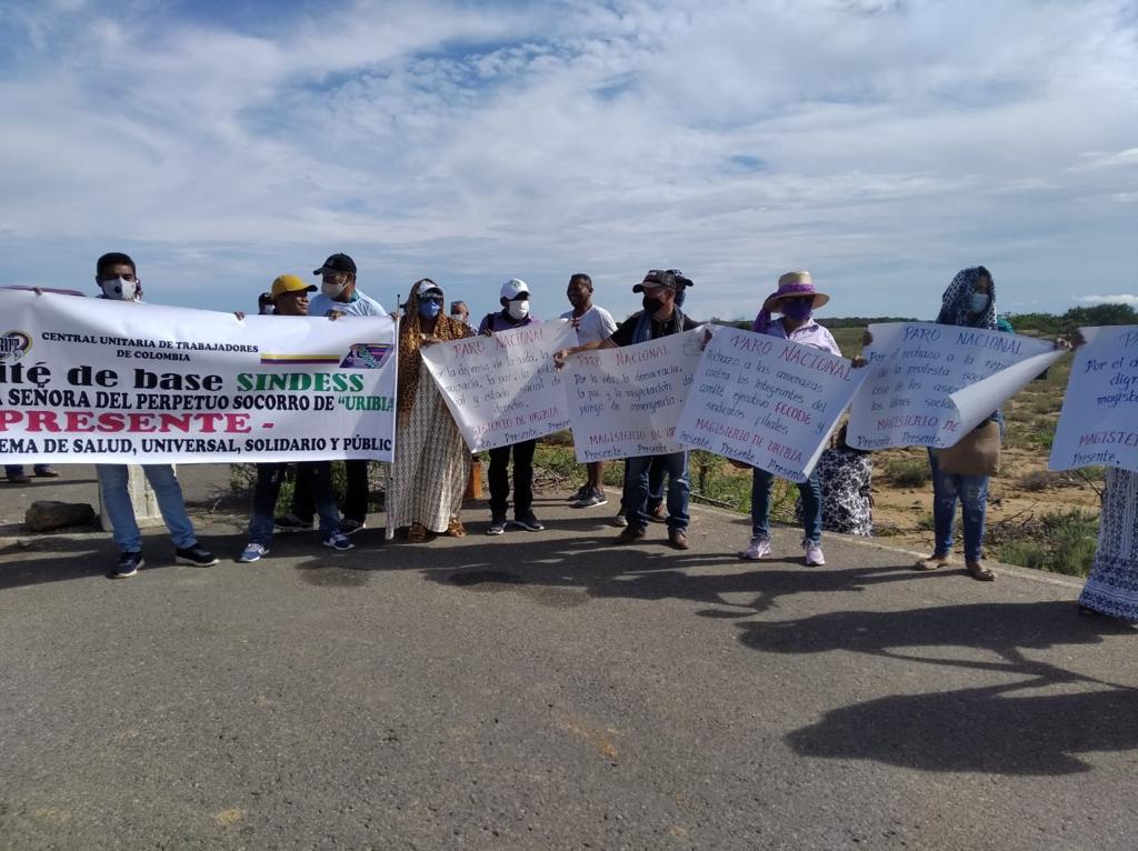 Habitantes de Mayapo bloquearon la vía a Manaure: exigen atención tras fuertes lluvias