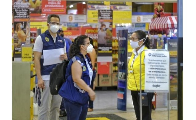 Autoridades sanitarias de Cartagena se toman centros comerciales para verificar protocolos de bioseguridad
