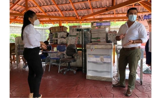 Centro Educativo de Los Remedios, Albania, recibe nueva dotación