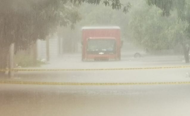 Intenso aguacero afectó el populoso barrio Cooperativo de Riohacha
