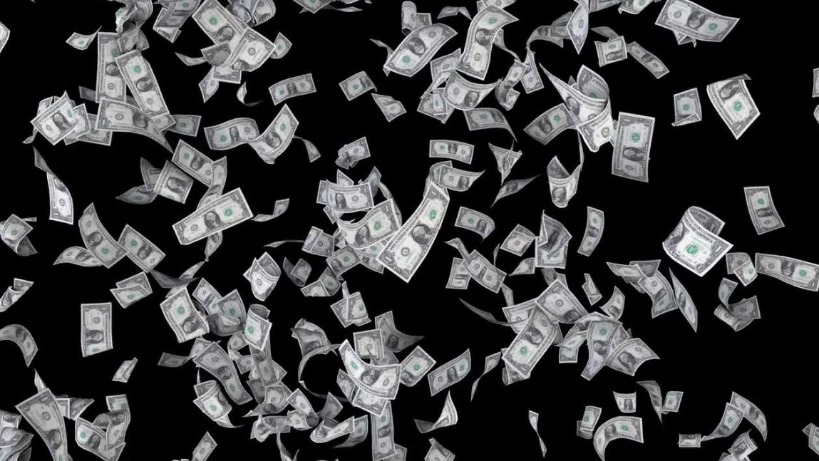 Lluvia de billetes causa desordenes en el centro histórico de Cartagena