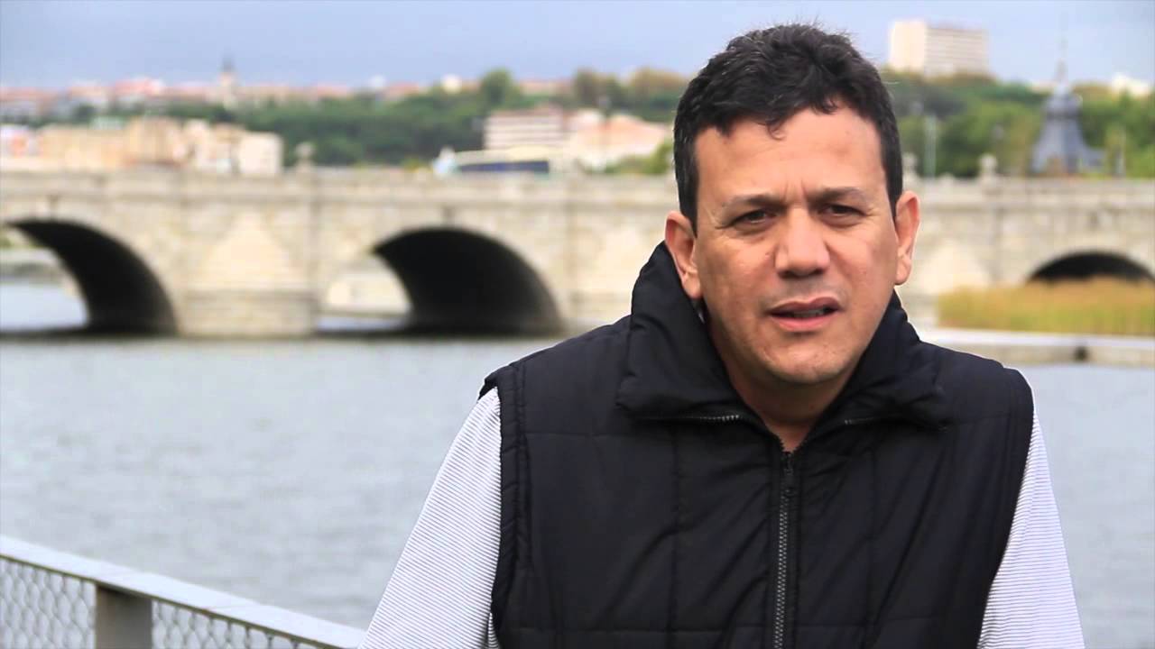 Carlos Bloom denuncia que delincuentes están suplantando, para estafar a sus conocidos