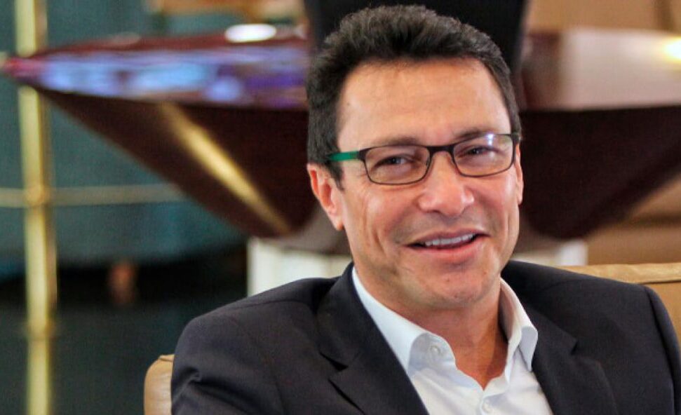 Gobernador Carlos Caicedo se recuperó del Covid-19