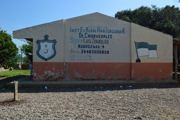 Molestia en padres de familia de Cañaverales por cambio de 15 docentes de la IE Ana Joaquina Rodríguez