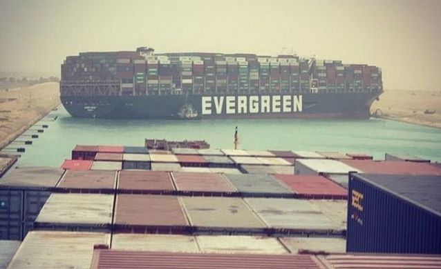 Sigue crisis en el comercio internacional por bloqueo en el Canal del Suez