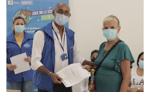 Entregan 46 cartas de indemnización a víctimas del conflicto, en Riohacha