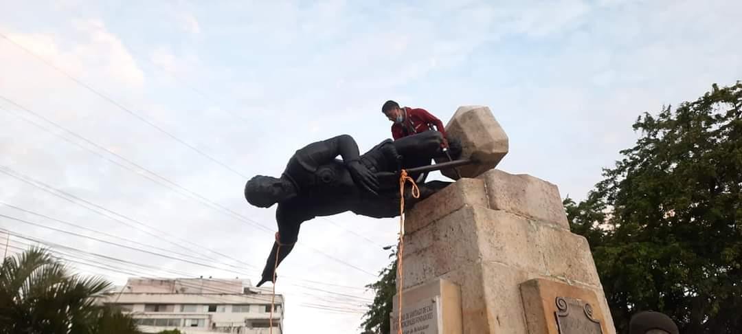 Derriban estatua de Sebastián de Belalcázar en medio de ...