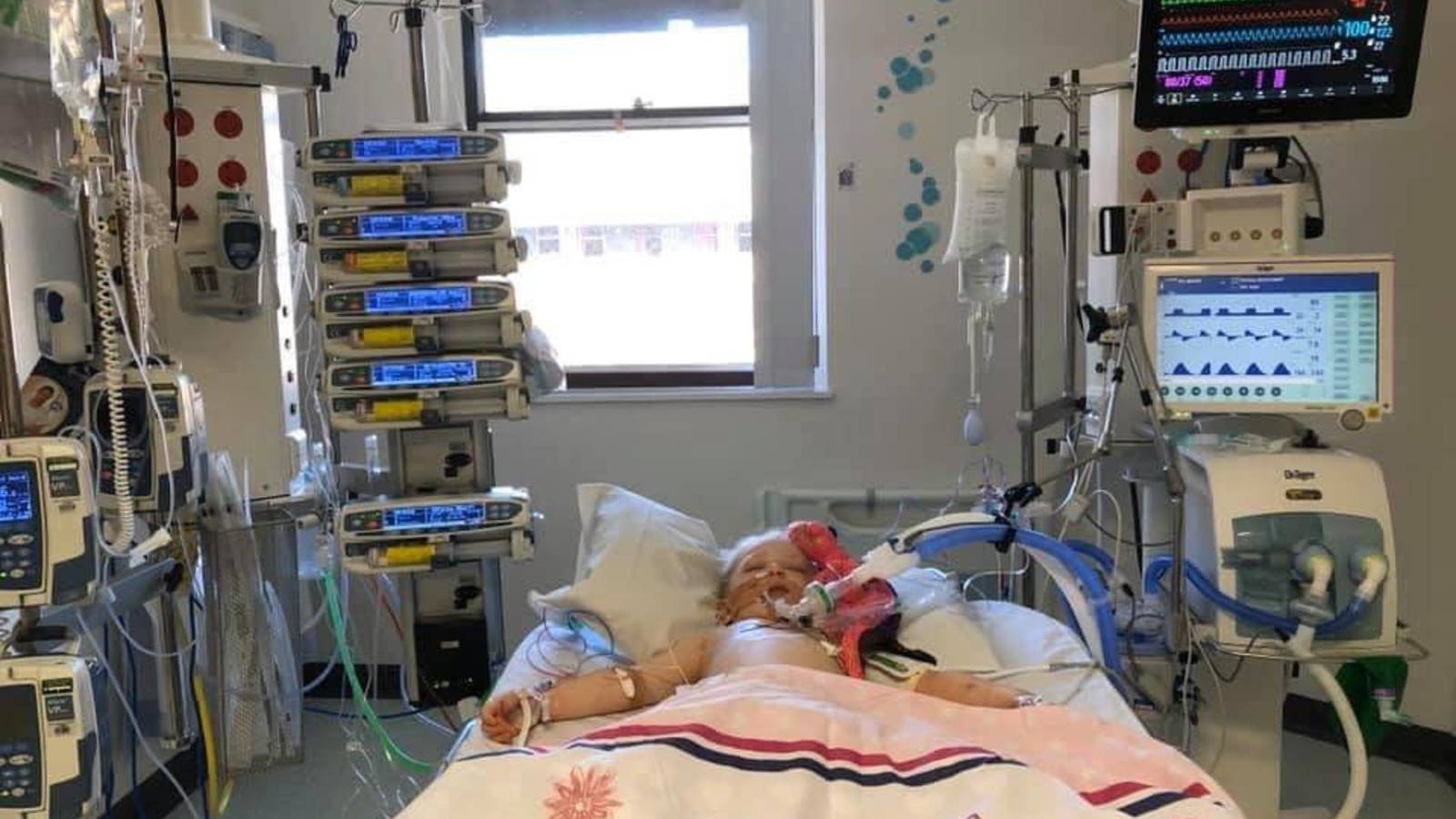 En medio del crítico panorama de Medellín, confirman que 3 niños se encuentran en UCI por complicaciones de Covid