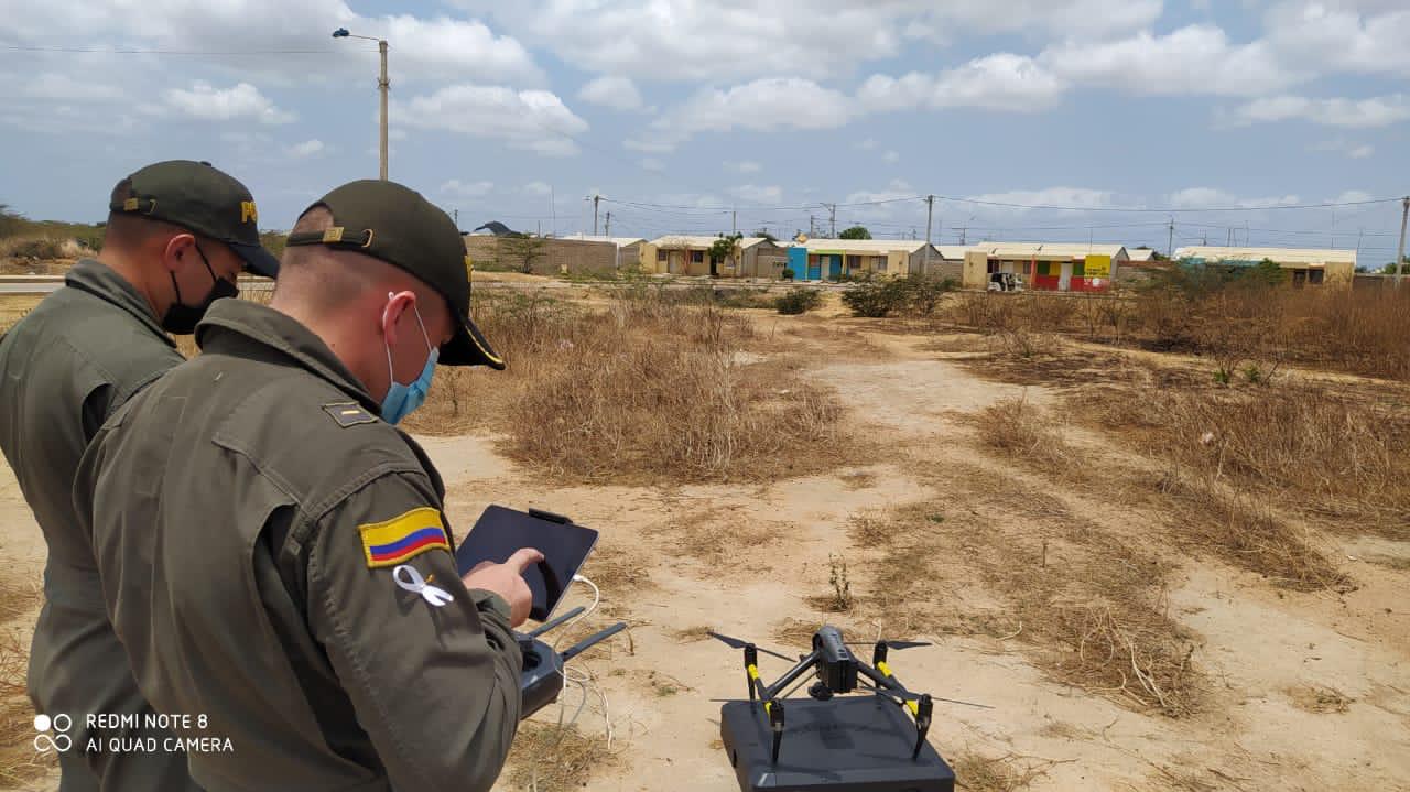 Por aire y tierra, Policía vigila cumplimiento de medidas contra el Covid en La Guajira
