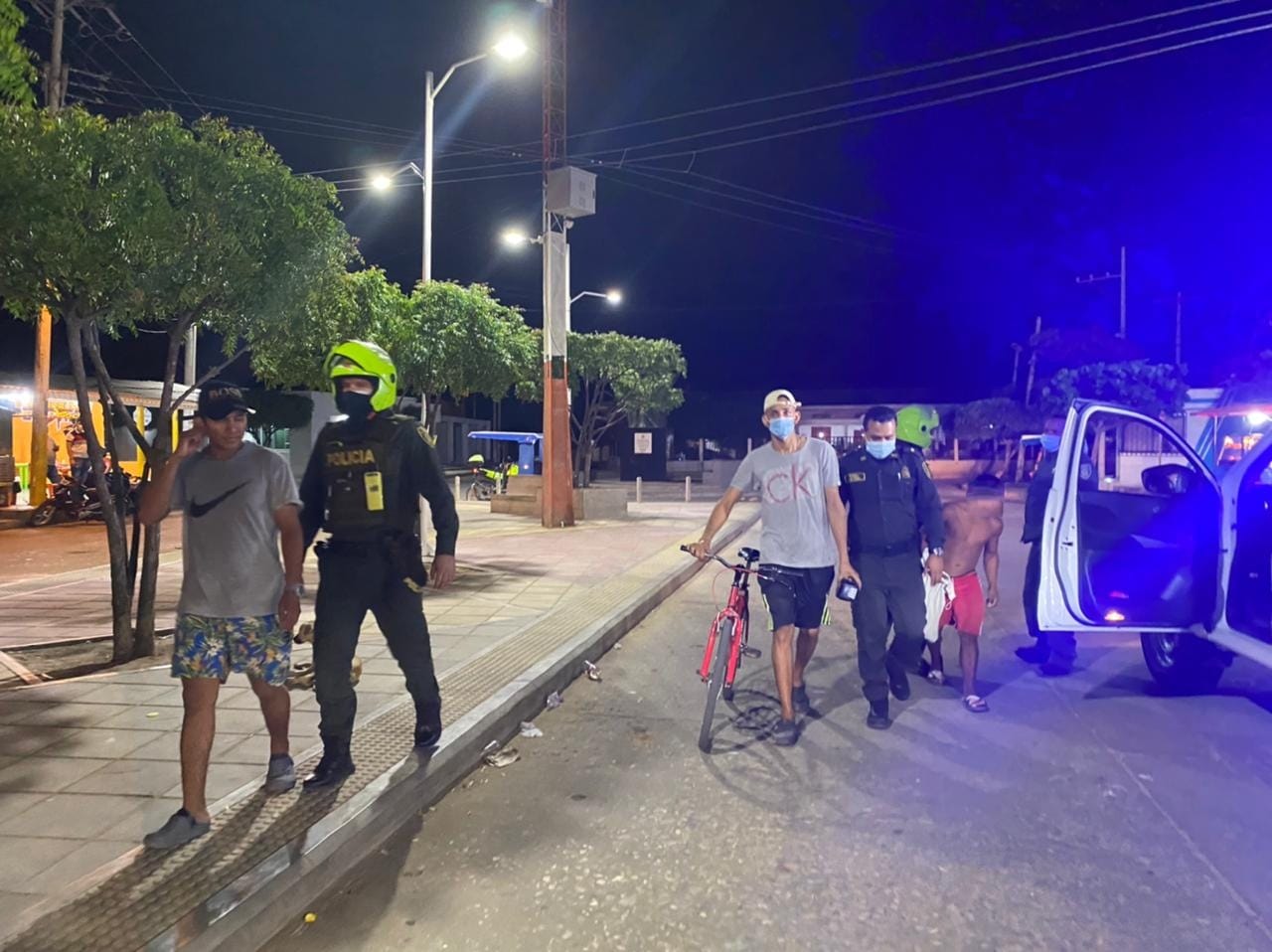 Sigue la indisciplina en Uribia: autoridades impusieron 11 comparendos, inmovilizaron dos motos y hallaron a menores infringiendo el toque de queda