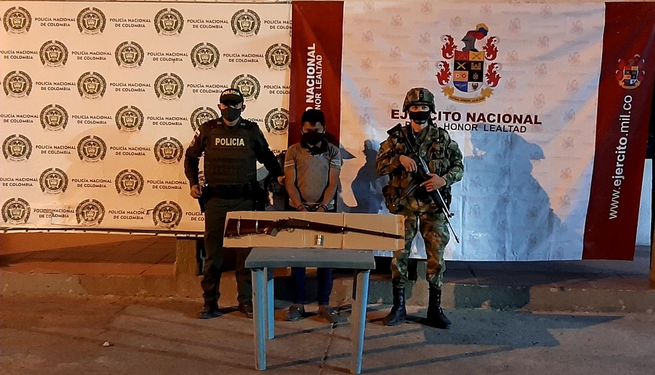 Ejército Nacional logró la captura de un sujeto por porte ilegal de armas en la vía Maicao-La Majayura
