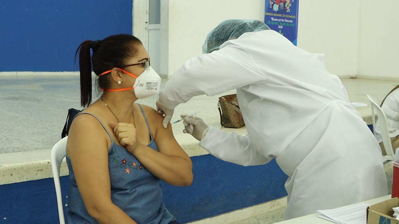 Inició en Riohacha la vacunación contra el Covid-19 para los docentes