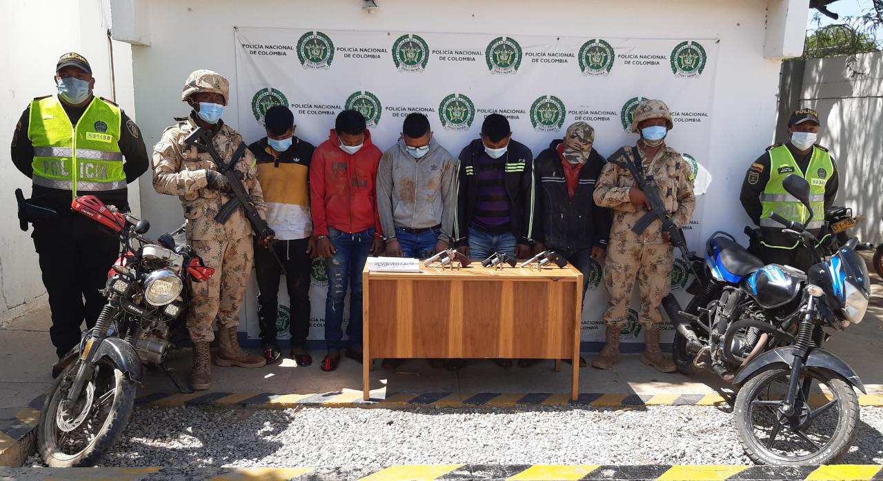 Cinco capturados portando armas de fuego en la vía Uribia-Cerro de La Teta