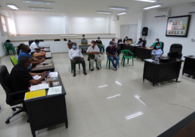 En Albania socializan posibilidad de reducir sobretasa a la gasolina del 18.5 al 3%