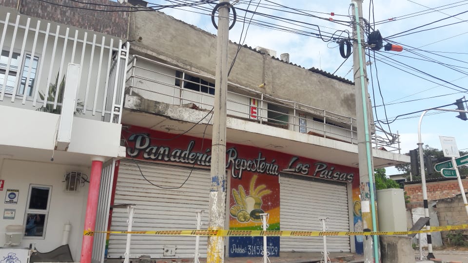 Albañil resulta herido tras caerle parte de la fachada de una casa en construcción en Albania