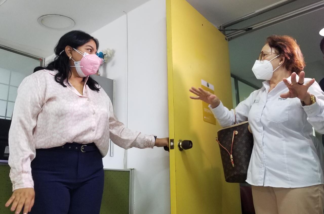 Secretaria de Educación de Cartagena se reintegró a su trabajo, tras ganarle la batalla al Covid-19