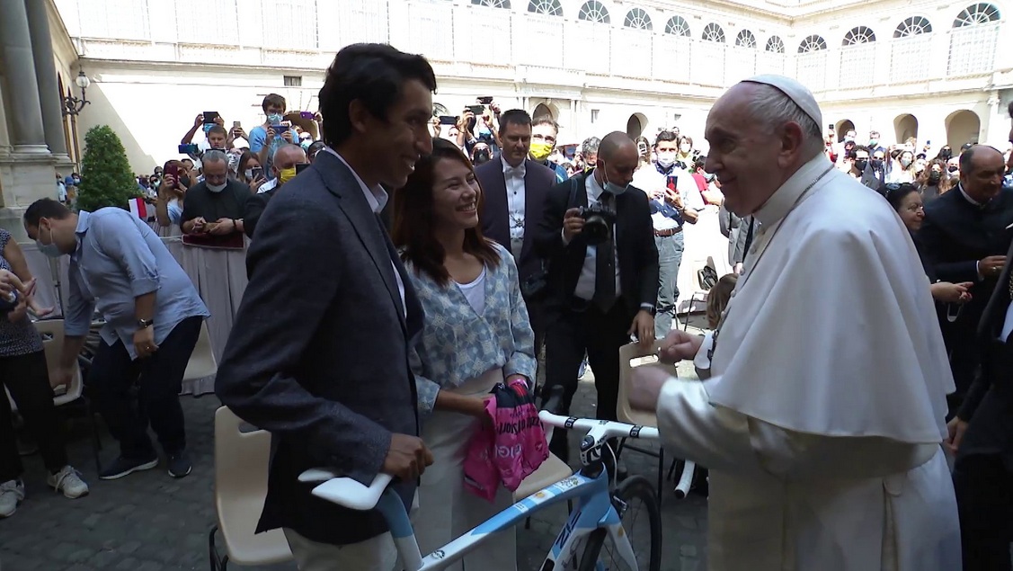 Egan Bernal se reunió con el papa Francisco. Le pidió oración por el pueblo colombiano