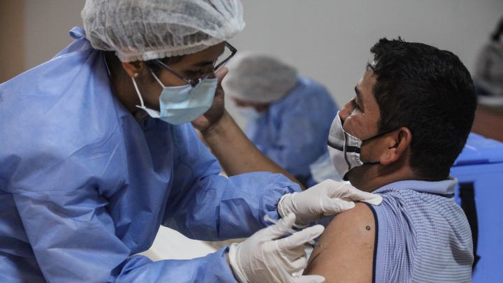 Desde mañana inicia vacunación para población entre 40 y 44 años