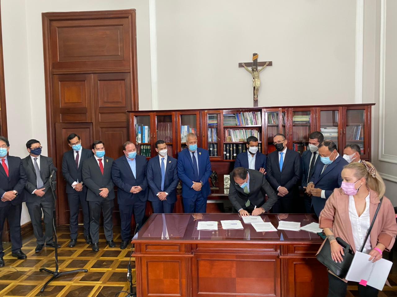 Con mensaje de urgencia, Gobierno nacional radicó nueva reforma tributaria