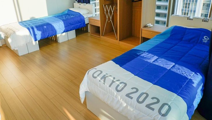 Atletas ponen a prueba las camas «anti sexo» de la villa olímpica de Tokio 2020