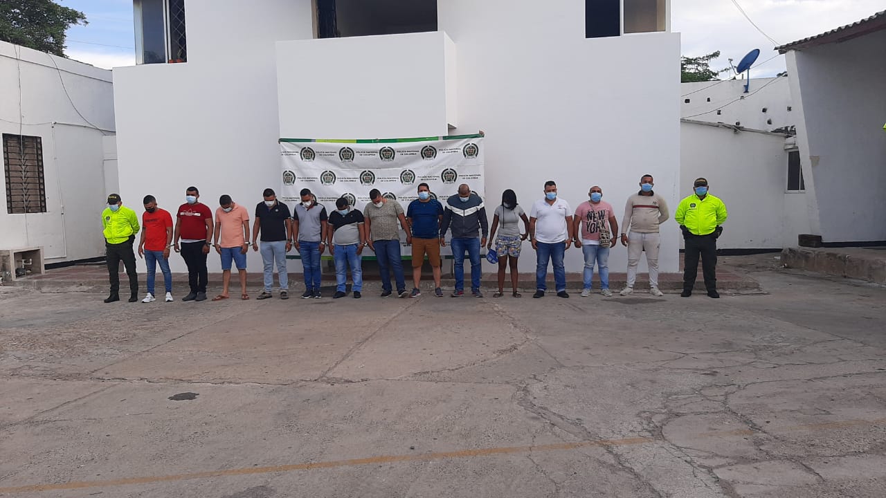 Casa por cárcel a 12 policías vinculados a una organización dedicada al contrabando de carnes en La Guajira