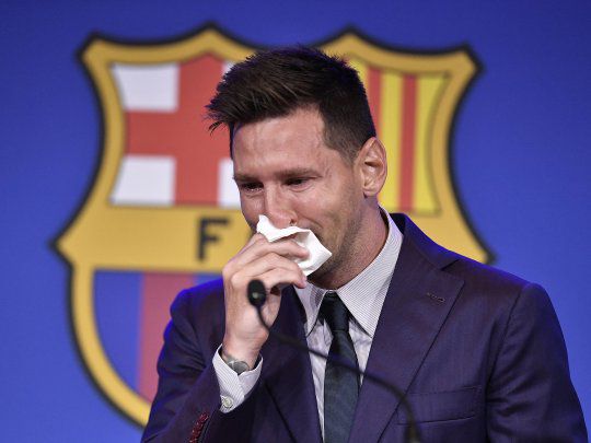Entre lágrimas, Lionel Messi se despidió del Barcelona