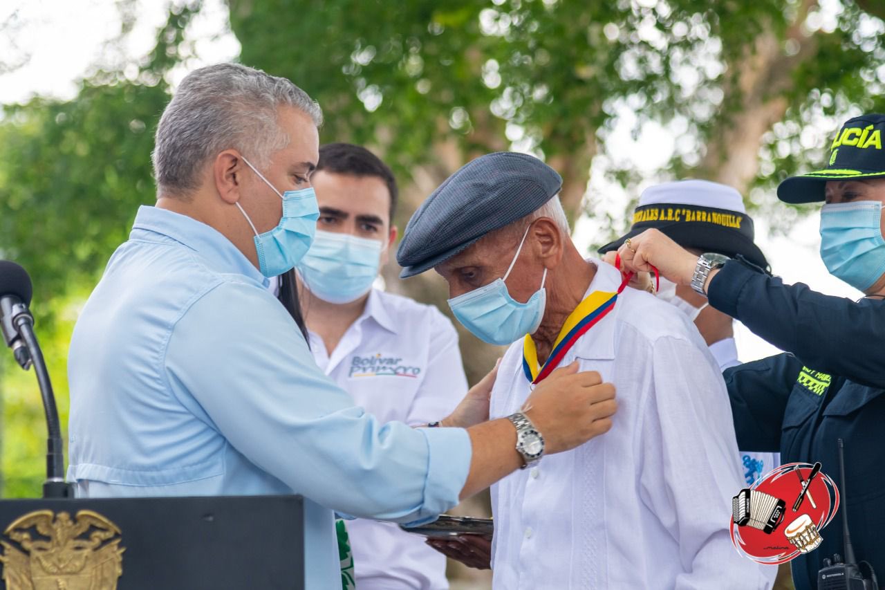 Otorgan medalla del Gran Orden al maestro Adolfo Pacheco Anillo