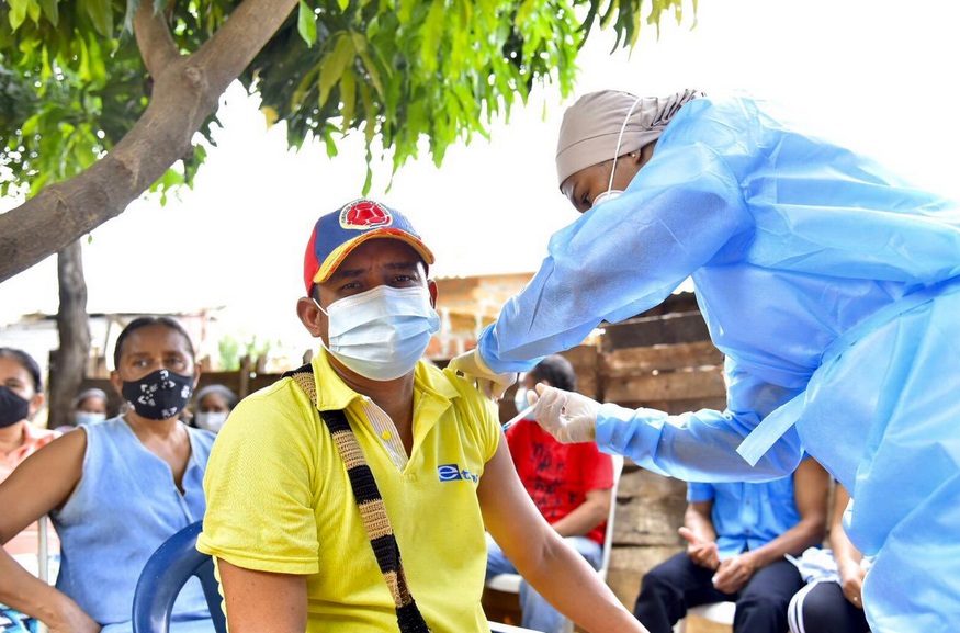 Ningún trabajador puede ser despedido por no vacunarse: Mintrabajo