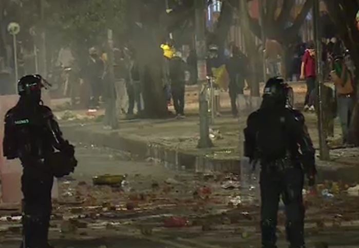 Diez capturas y 4 policías heridos deja protesta en Bogotá por muerte de Javier Ordoñez