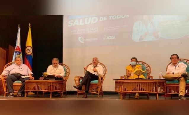 Ministro Fernando Ruiz y expertos del sector salud participan en foro sobre sistemas de información