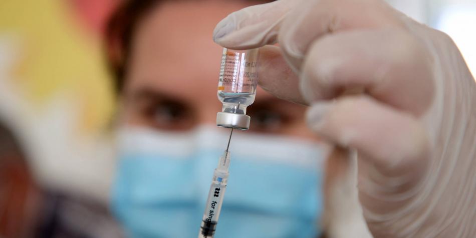 Invima estudia aprobación de la vacuna Sinovac a menores de 12 años