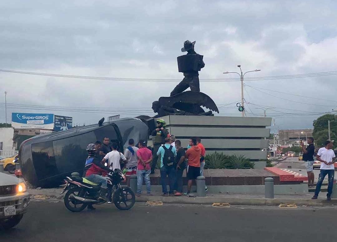Accidente en el monumento Francisco El Hombre de Riohacha deja un muerto