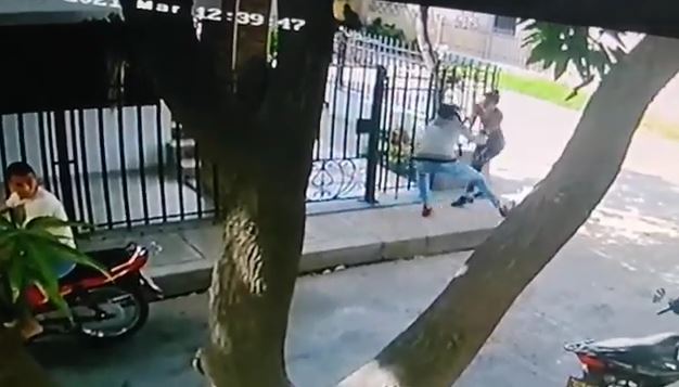 En video quedó grabado atraco a una mujer en Riohacha