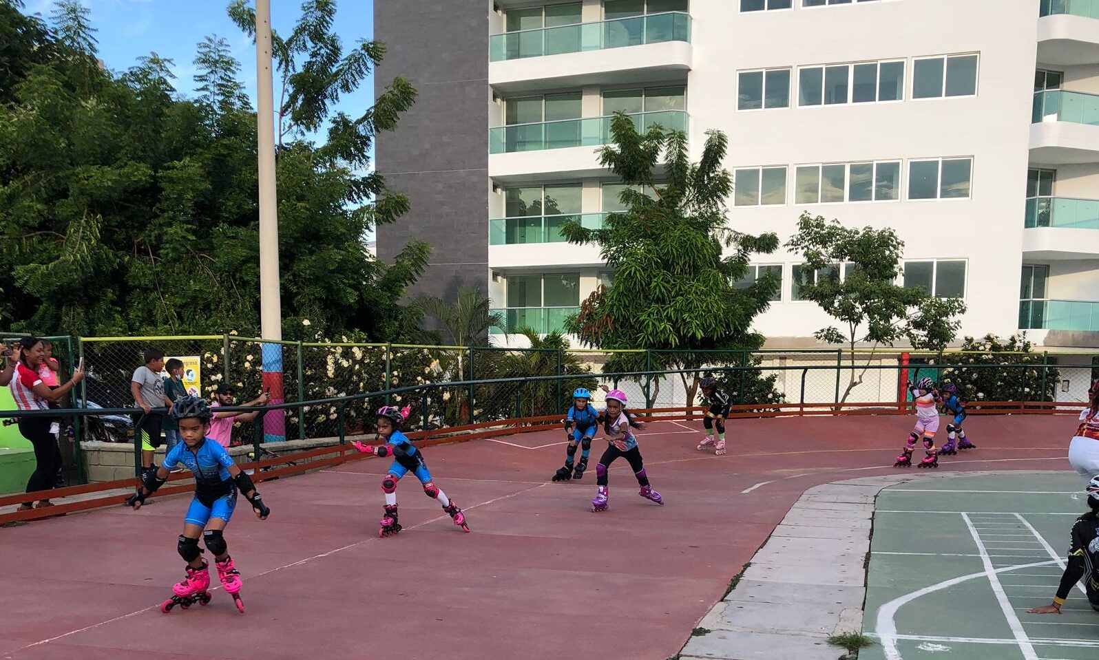 Cerca de 400 niños patinadores, sin espacio donde entrenar en Riohacha ¡Exigen un patrinódromo en la ciudad!