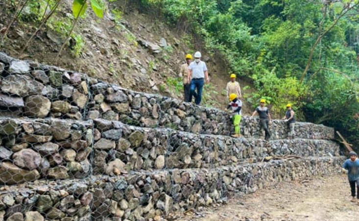 Alcaldía de Barrancas supervisa avances en rehabilitación y construcción de vías rurales