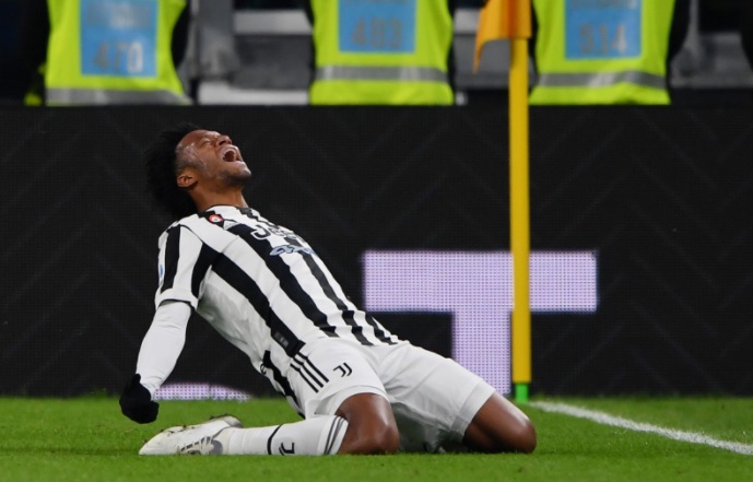 Con gol de Cuadrado sobre la hora, la Juventus derrota a la Fiorentina 1-0