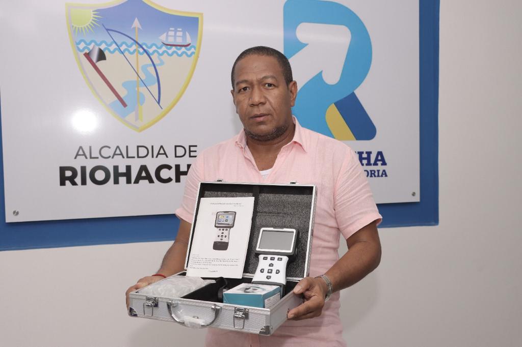 Moderno equipo para detectar a conductores en estado de embriaguez adquiere el Tránsito