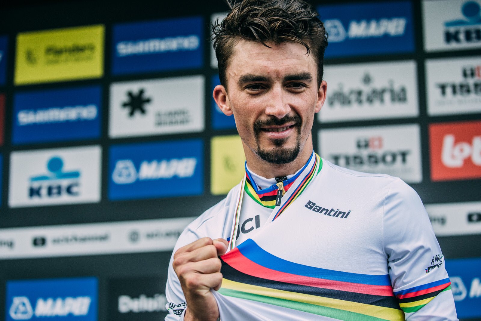 Alaphilippe desea que Egan Bernal tenga “una buena recuperación”